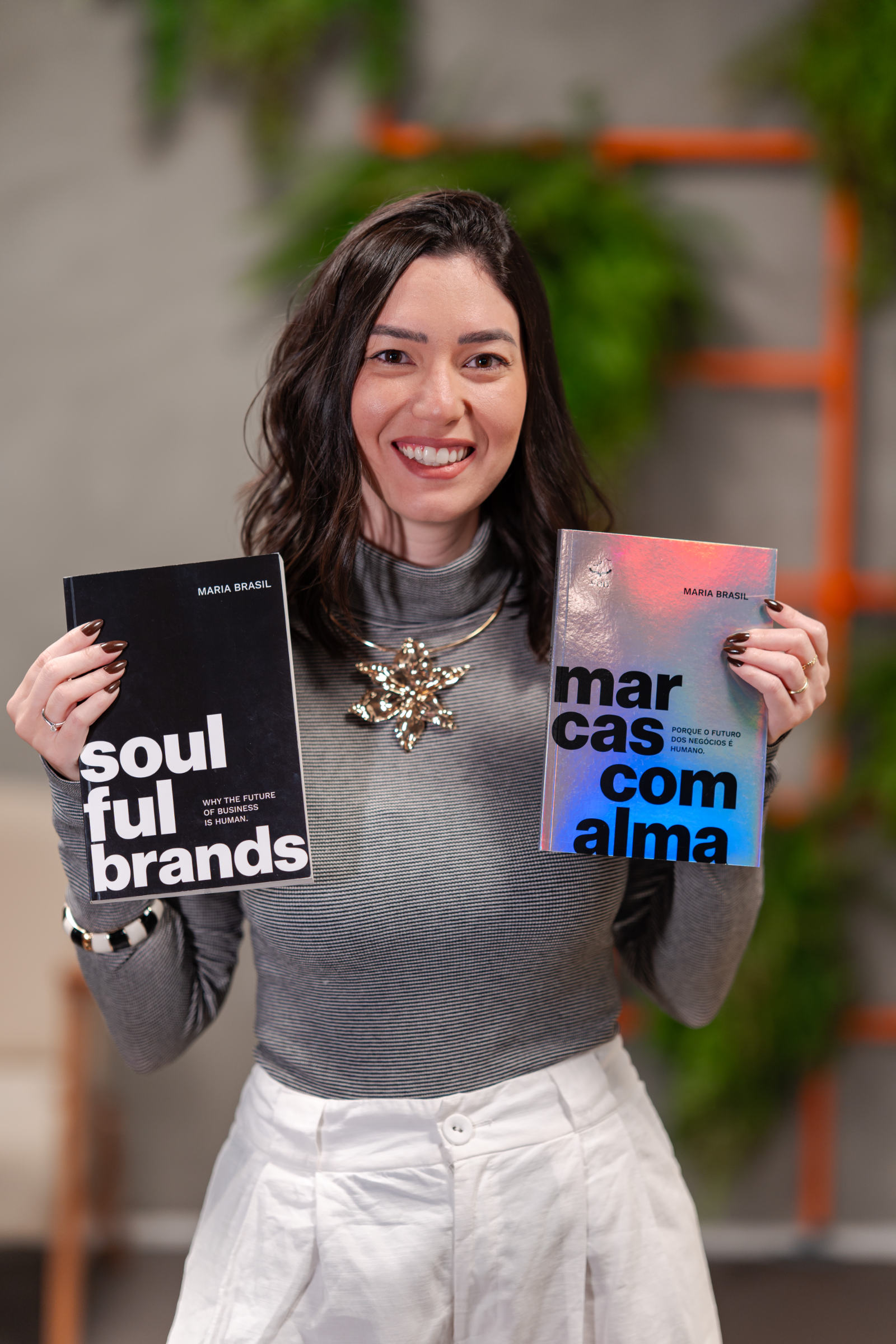 Maria Brasil com as edições Marcas com Alma e Soulful Brands